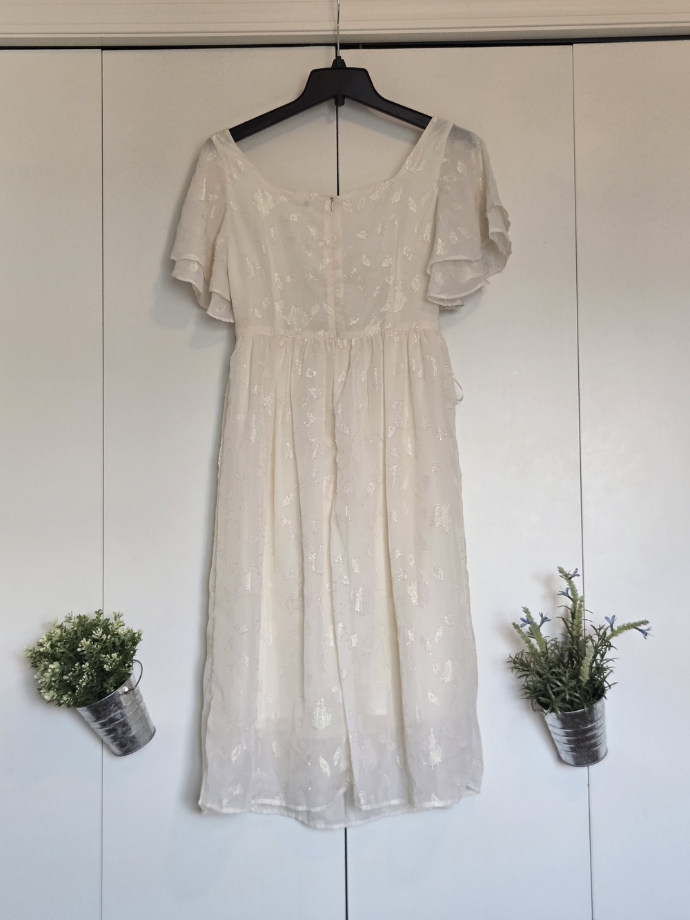 Elegant Cream Floral Midi Dress with Ruffle Sleeves - Picture 2 of 6